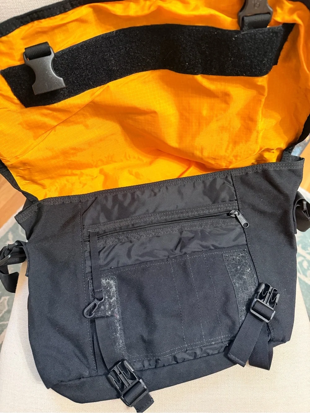 Eastern Mountain Sport EMS Black & Yellow Messenger Bag